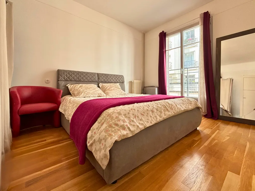 Chambre de l’appartement Square Jean Thebaud à Paris 15e